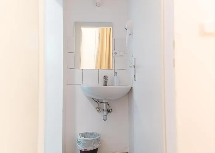 Quick Stroll To Westbahnhof Simple 2br Flat アパート