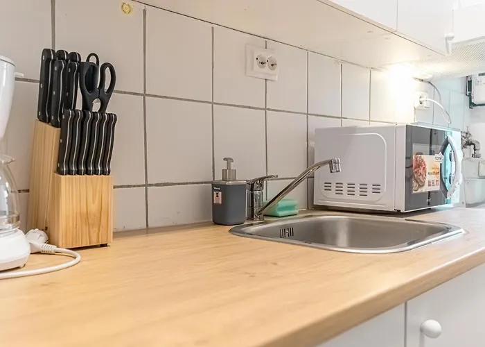 Quick Stroll To Westbahnhof Simple 2br Flat ウィーン