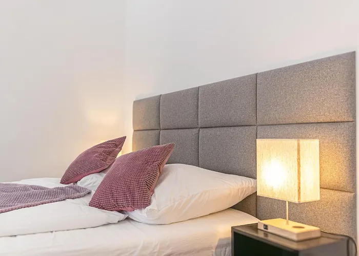 Quick Stroll To Westbahnhof Simple 2br Flat アパート *