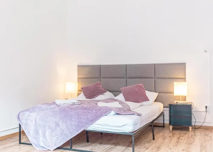 Quick Stroll To Westbahnhof Simple 2br Flat アパート ウィーン