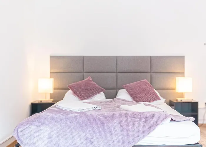 アパート Quick Stroll To Westbahnhof Simple 2br Flat ウィーン